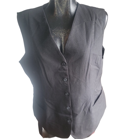 Town And Country Black Button-Up Vest 18 - Picture 1 of 7